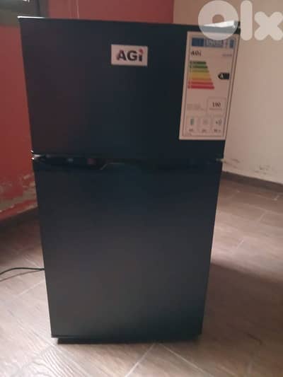 براد حجم صغير موجود بمليخ