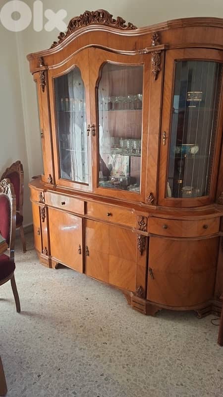 ‏طاولة صفرة 1