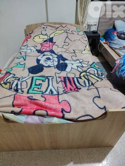 تخت مفرد ونصف للبيع