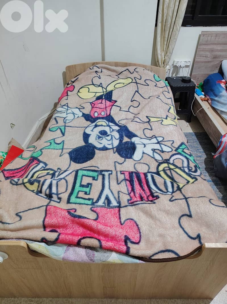 تخت مفرد ونصف للبيع 1