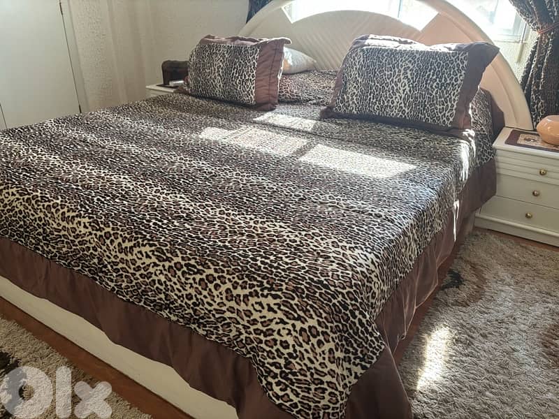 Bed with mattress تخت مع فرشة 1