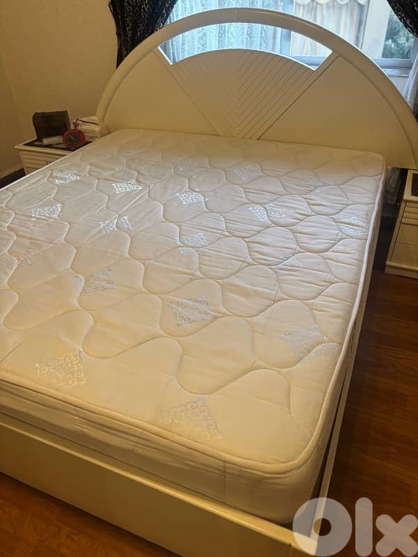 Bed with mattress تخت مع فرشة 2