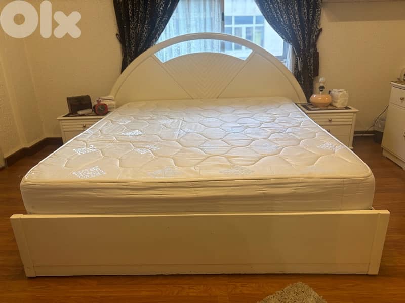Bed with mattress تخت مع فرشة 3