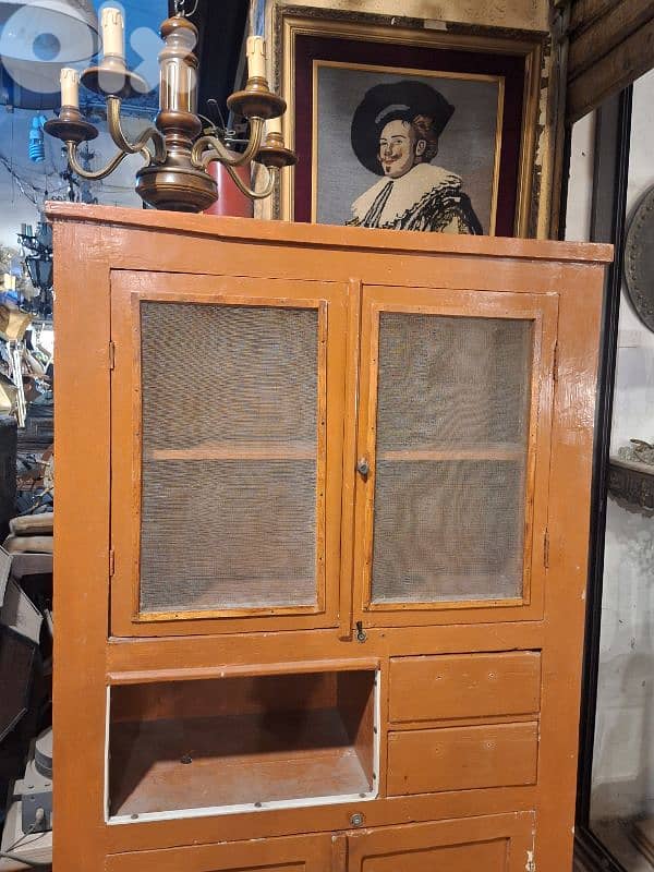 vintage cabinet نملية قديمة 2