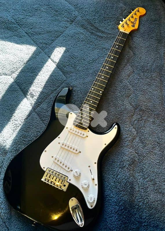 Electric Guitar + Amplifier + Case and Jack cable 3