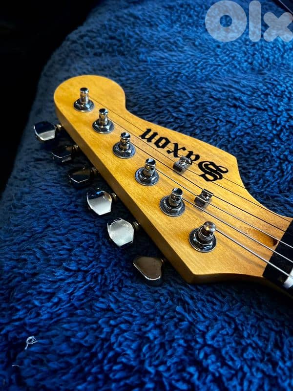 Electric Guitar + Amplifier + Case and Jack cable 5