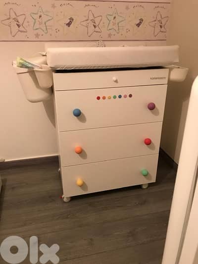 baby changing table with drawers