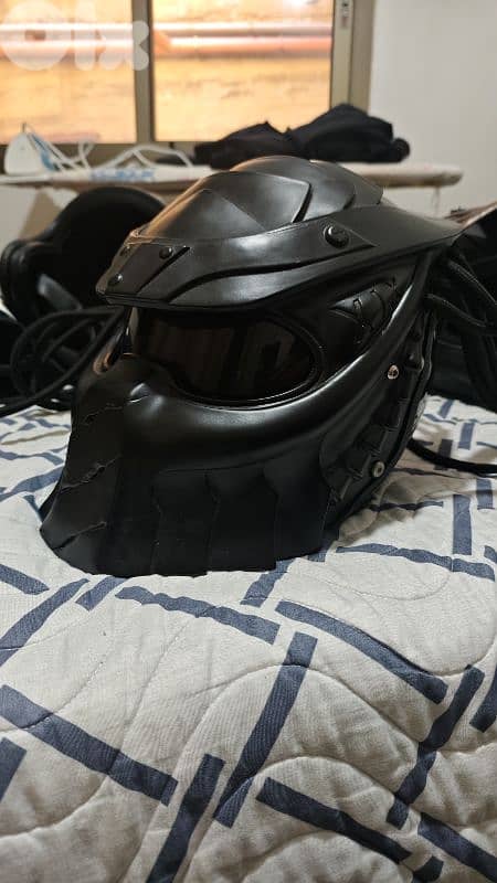 predator helmet 3