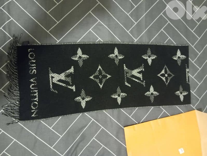 LV scarf brand new 1