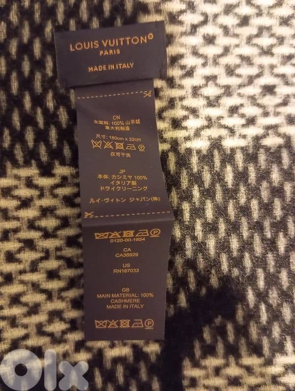 LV scarf brand new 3