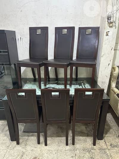 اوضة سفرة شغل توصاية كتير نظيفة ومرتبة ست كراسي