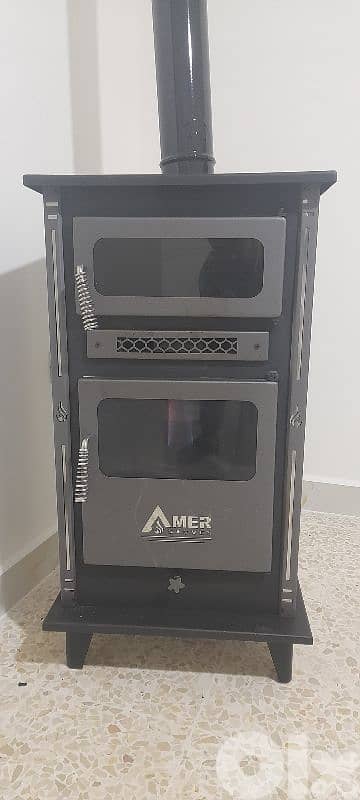 صوبيا مازوت مرتبة مع مروحة توربين