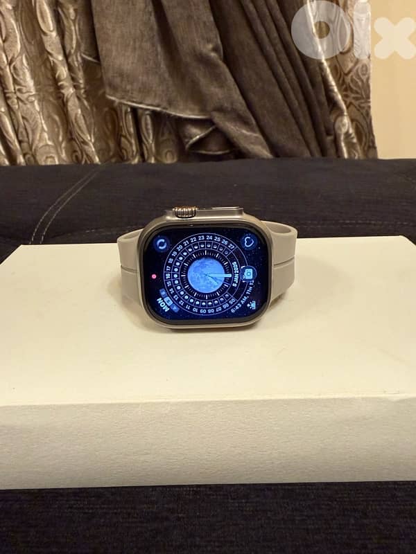 Apple watch Ultra 2 no scratches like new with original band 1