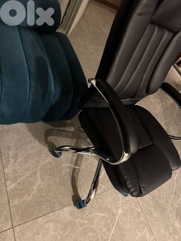 Office Chairs. 1
