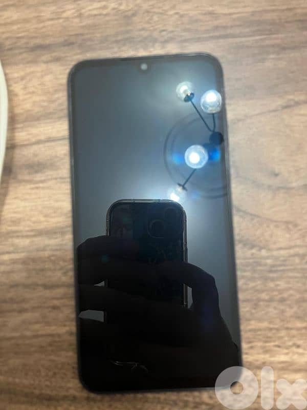 sumsung a15 4g مع كل غراضو بس ب١٠٠ دولار السعر غير قابل للتفاوض 4