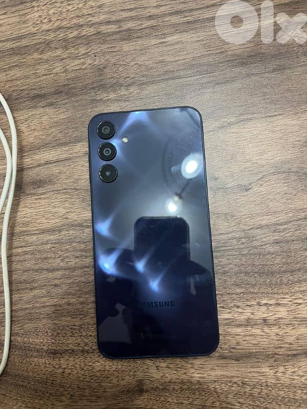 sumsung a15 4g مع كل غراضو بس ب١٠٠ دولار السعر غير قابل للتفاوض 5