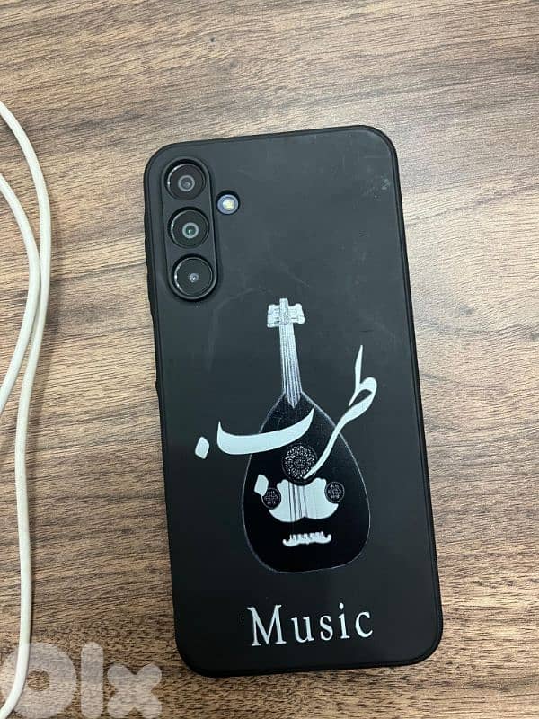 sumsung a15 4g مع كل غراضو بس ب١٠٠ دولار السعر غير قابل للتفاوض 8