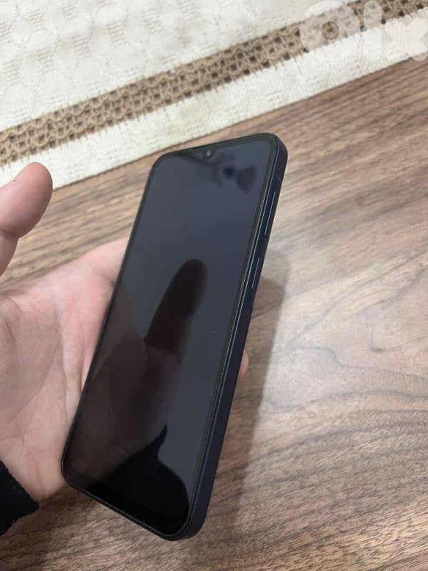 sumsung a15 4g مع كل غراضو بس ب١٠٠ دولار السعر غير قابل للتفاوض 12