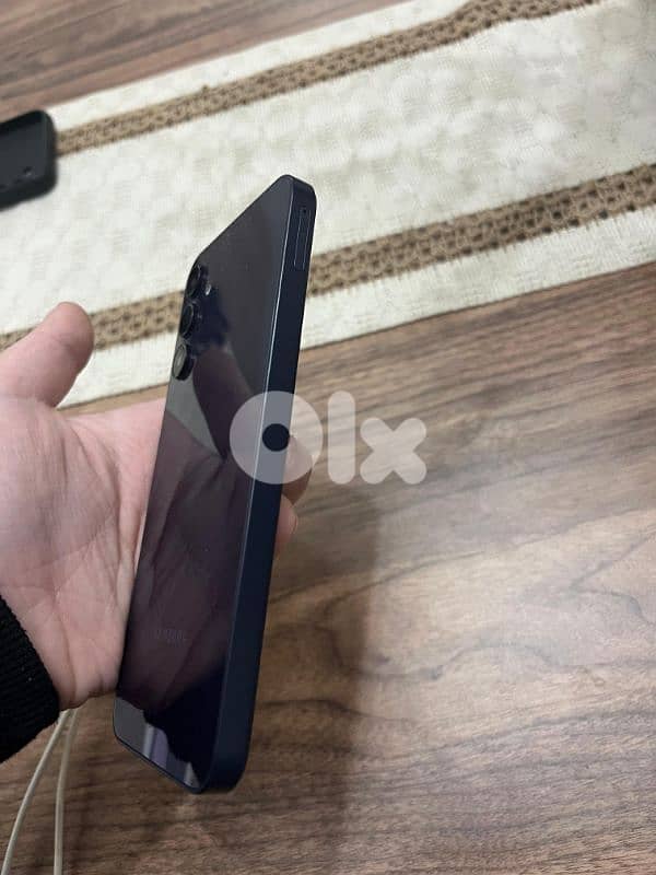 sumsung a15 4g مع كل غراضو بس ب١٠٠ دولار السعر غير قابل للتفاوض 15