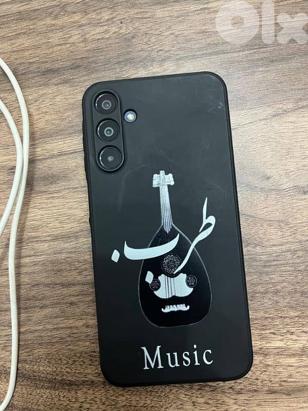 sumsung a15 4g مع كل غراضو بس ب١٠٠ دولار السعر غير قابل للتفاوض 17