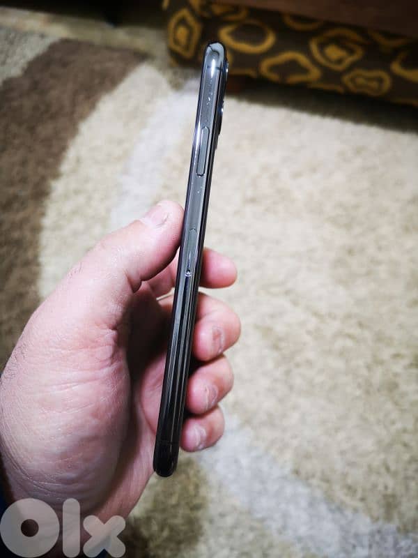 I Phone 11 Pro Max ( 256 GB Memory) used like New 2