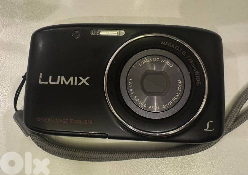 Lumix Panasonic DMC-S2 compact digital camera, very clean 2