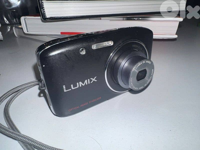 Lumix Panasonic DMC-S2 compact digital camera, very clean 4
