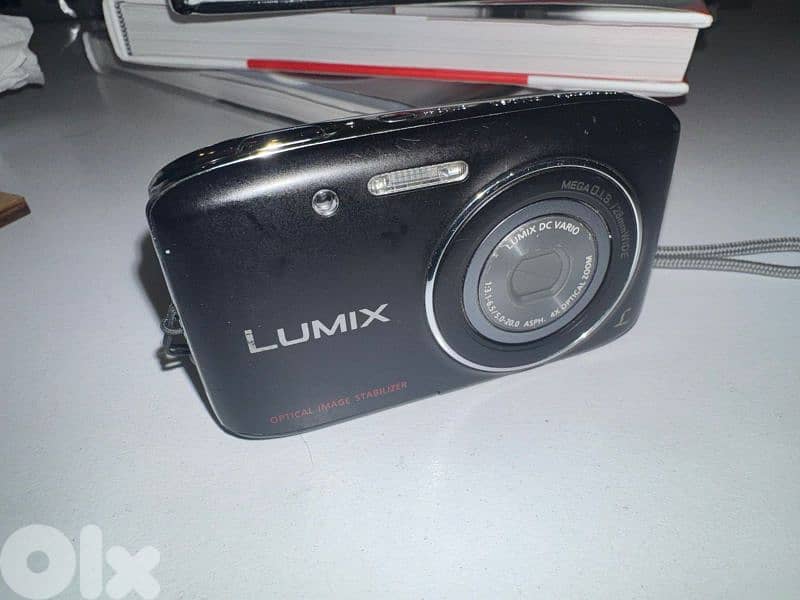 Lumix Panasonic DMC-S2 compact digital camera, very clean 8