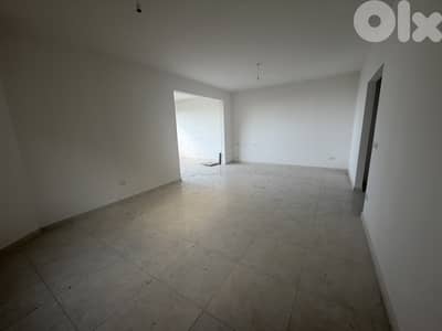 Apartment for Sale In Qornet El Hamra شقة للبيع في قرنة الحمراء