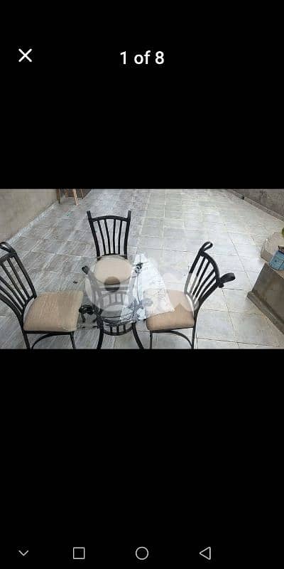 طاولة و ٤ كراسي 2