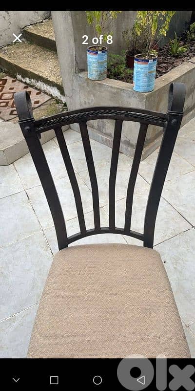 طاولة و ٤ كراسي 3