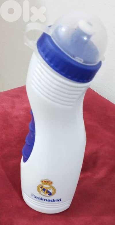 قناني مياه الشرب من اسبانيا شي مرتب كتير بسعر كتير مناسب