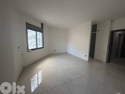Apartment for Sale In Qornet El Hamra شقة للبيع في قرنة الحمراء