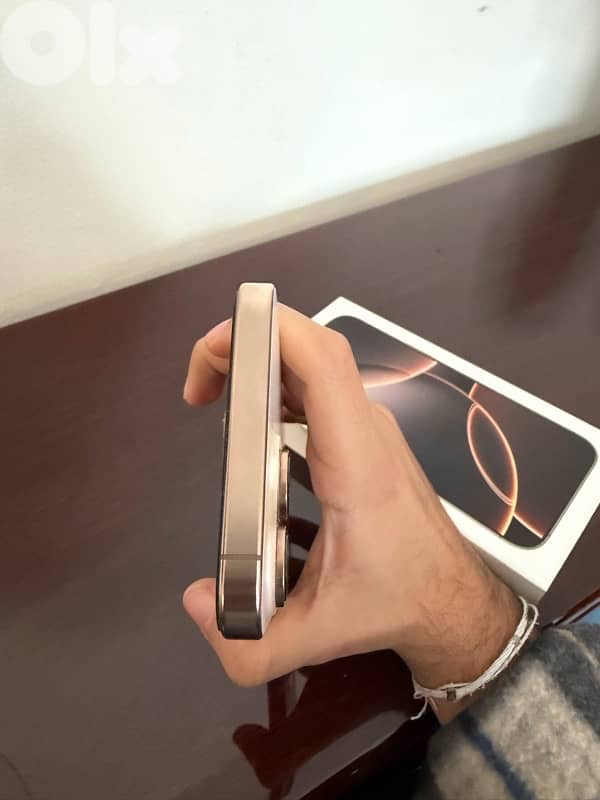 iphone 16 pro max 256gb like new 1