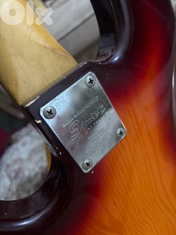 squier bass guitar 3