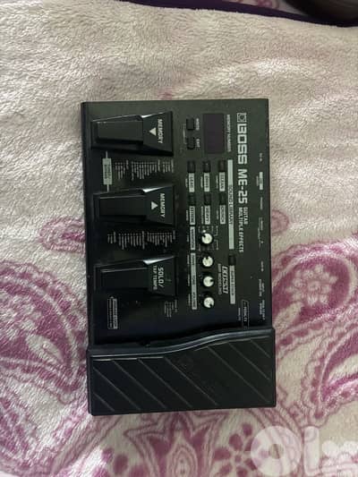 pedal boss ME-25 guitar amp