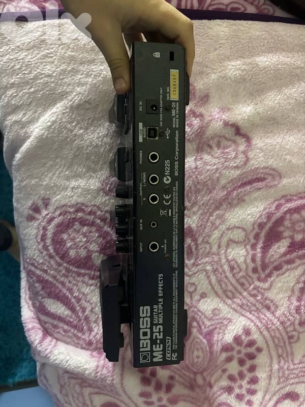 pedal boss ME-25 guitar amp 1