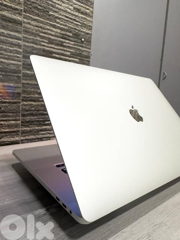 macbook pro 16 inch 8