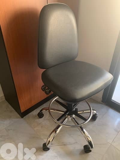 كرسي مرسم / مختبر هندسي