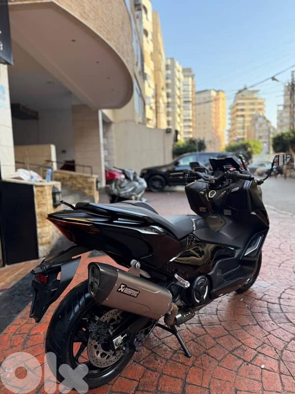 tmax 560 sll aftermarket sport parts added 4