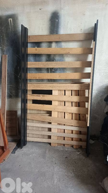 تختين متر مع فرشاتهن بحاله ممتازه 2