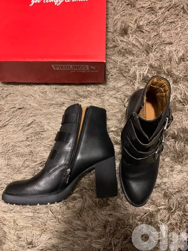 Pikolinos black shoes for women 1