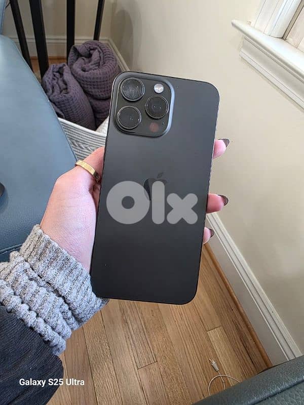 iphone 15 pro max like new no scratch 4