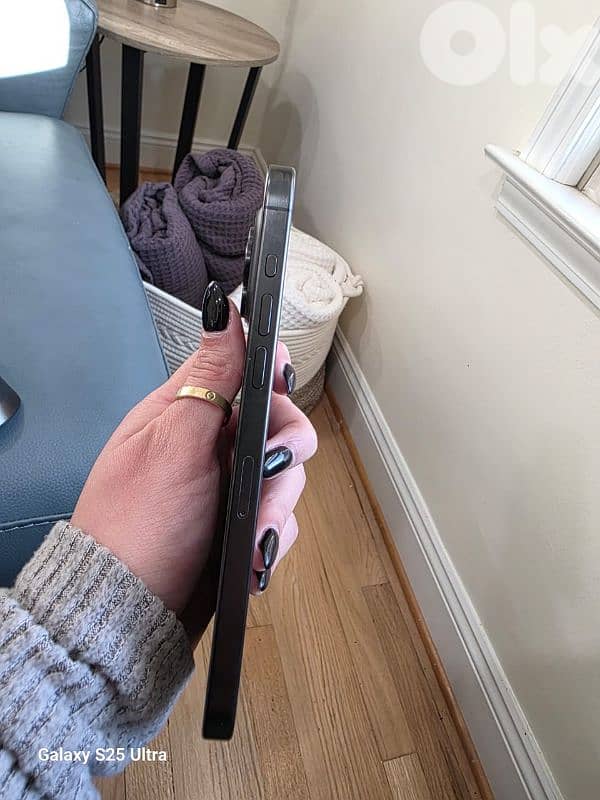 iphone 15 pro max like new no scratch 7