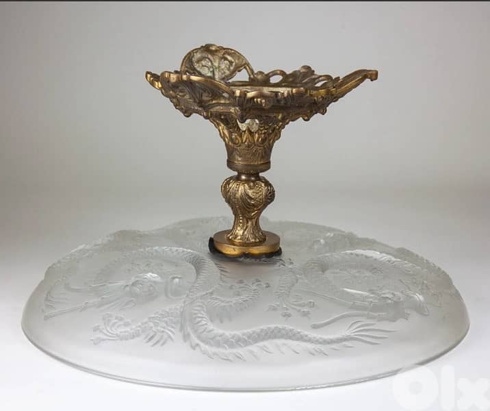 Miror scuffs to frosted glass. 5