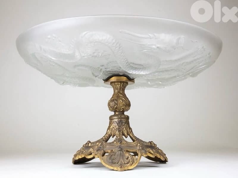 Miror scuffs to frosted glass. 6