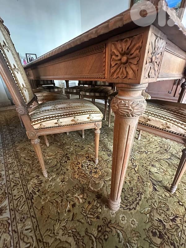 Dining room - Table and chairs 3
