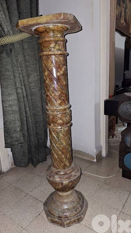 عامود من الرخام 2