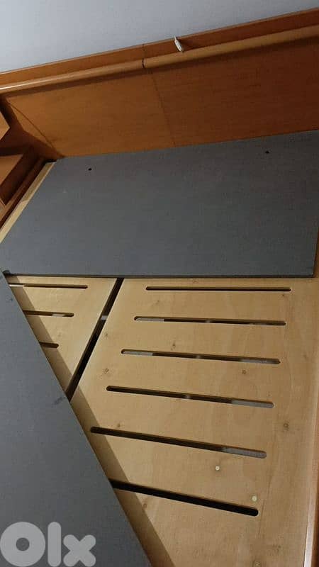 تخت مجوز مع كومنيدن 2فرش فوما ورفوف 5