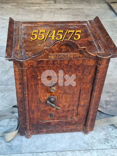 خزانة حديد انجليزية انتيك مميزة قديمة مع مفاتيح